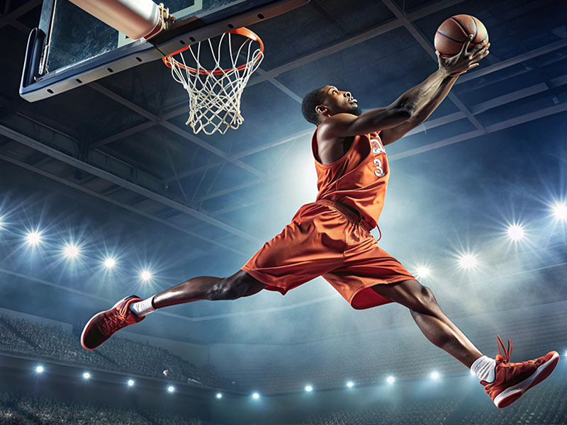 国内的网红级主教练！华侨大学主帅周鲁男给队员送上死亡凝视